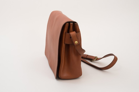 SHOULDER BAG／B5　“気軽に”使える革鞄 4枚目の画像