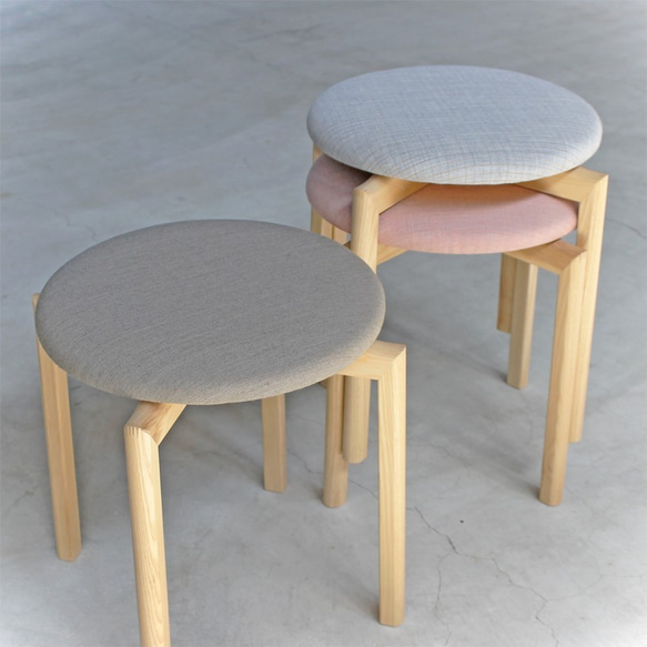 マーブルスツール【ピンク】　しっかりとした座り心地　シンプルなデザイン　スタッキング可能　北欧風　Kvadrat 4枚目の画像