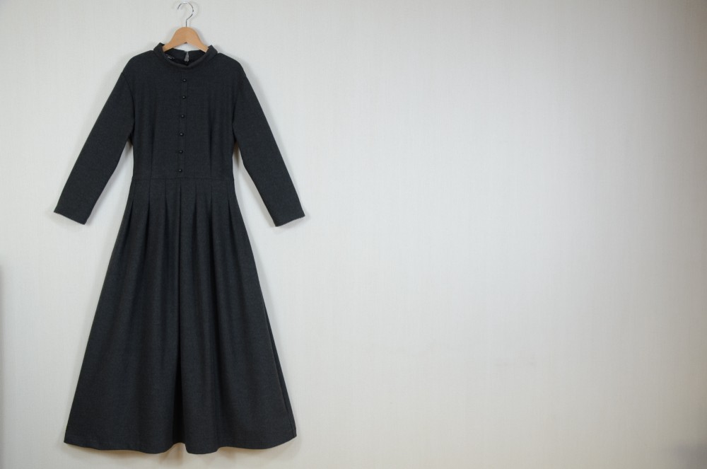 ロールカラーのあったかワンピース　秋冬