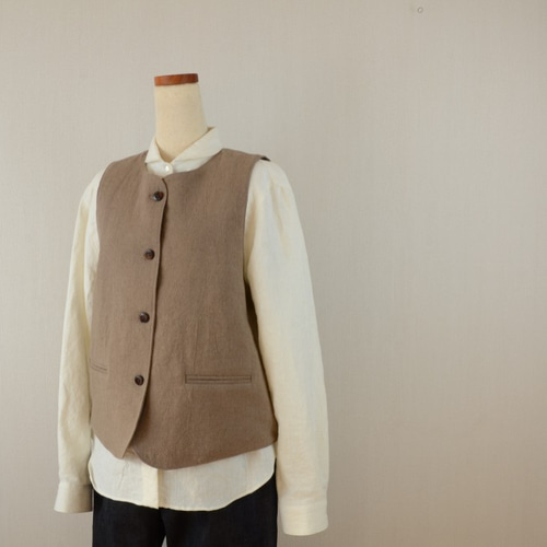 麻ウールのノーカラーベスト モカ その他トップス Maite (まいて) 通販