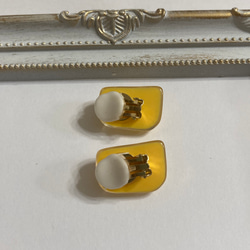 水面のようなイヤリング　イエロー　黄色　レトロ　シンプル　シャーベットカラー 4枚目の画像