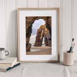 スペイン、ガリシアのビーチ / アートポスター 風景写真 インテリア 岩 自然 穴 アーチ 海 浜辺 3枚目の画像