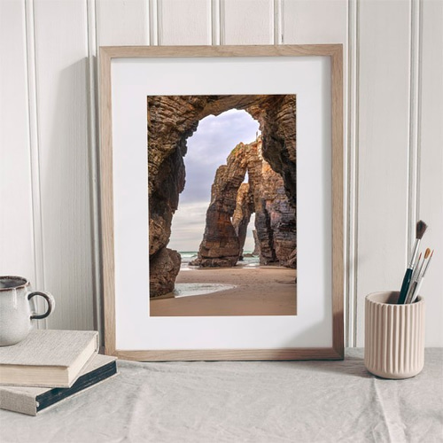 スペイン、ガリシアのビーチ / アートポスター 風景写真 インテリア 岩