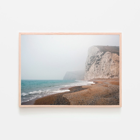 霧に包まれた海辺 / アートポスター インテリア 2L〜 アート写真 横長 海 ビーチ ランドスケープ 自然 風景 1枚目の画像
