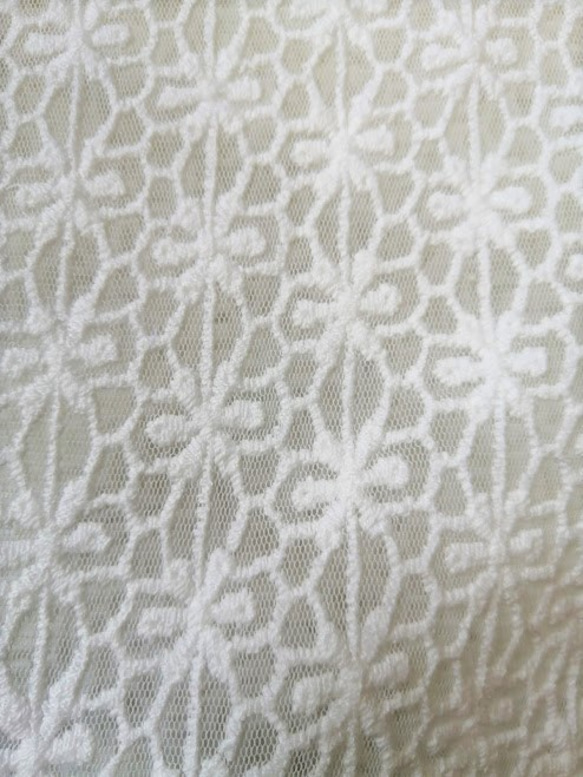 【刺繍生地】　インド生地　【刺繍　WHITE】SBA-027　 95ｃm巾×50㎝　カット生地 2枚目の画像
