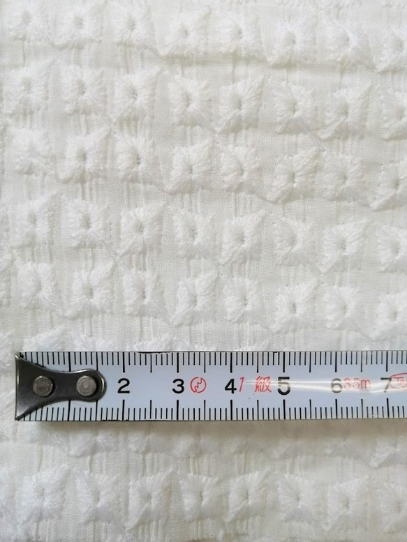 【刺繍生地】　インド綿　【刺繍　WHITE】SBA-015　 96ｃm巾×50㎝　カット生地 2枚目の画像