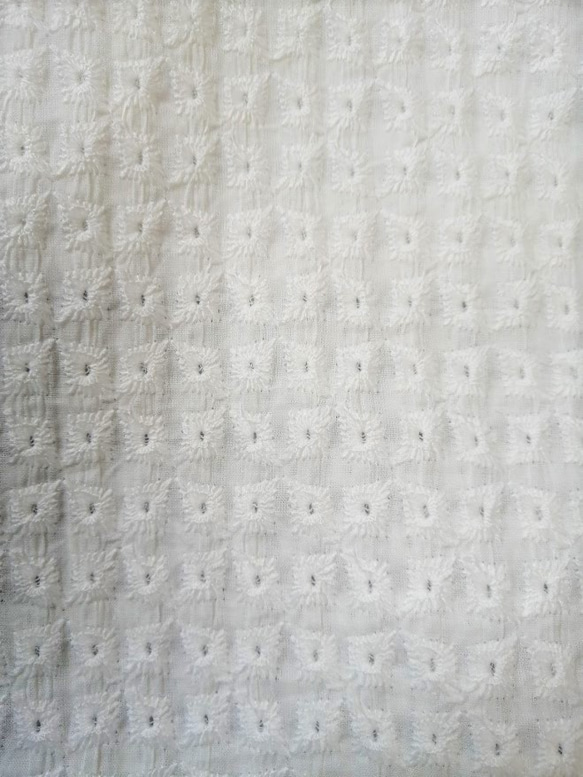 【刺繍生地】　インド綿　【刺繍　WHITE】SBA-015　 96ｃm巾×50㎝　カット生地 3枚目の画像