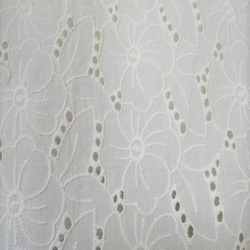 【刺繍生地】　インド綿100％【刺繍　WHITE】SBA-012　 98cm巾×50㎝　カット生地 4枚目の画像