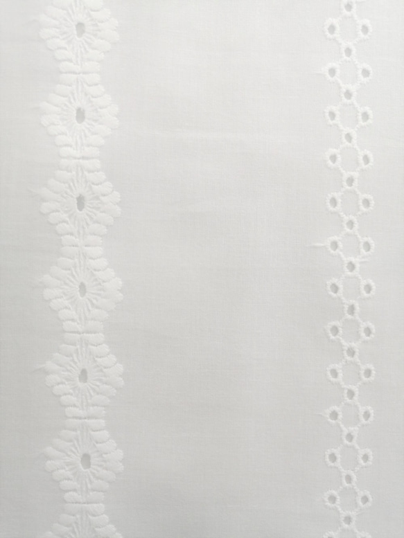 ◆SALE◆【刺繍生地】　インド綿100％【刺繍　WHITE】15E-006  110cm巾×50㎝　カット生地 2枚目の画像