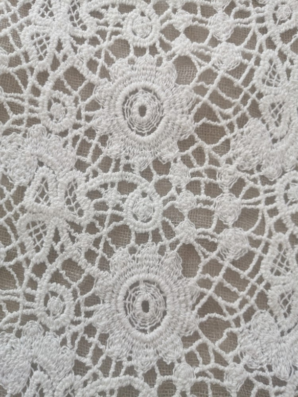 【刺繍生地】　インド綿100％【刺繍　WHITE】SBA-028　 120ｃm巾×50㎝　カット生地 2枚目の画像