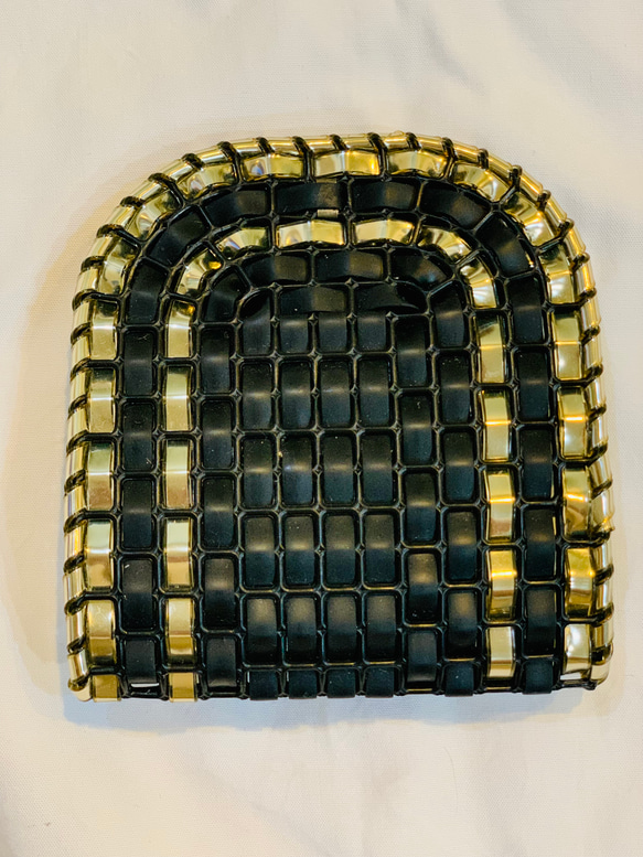 【お好きな色で注文可】マスクホルダー ハワイアンコード  ハンドメイド品 マットブラック×ゴールド 2枚目の画像
