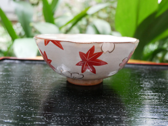 京焼・清水焼 色絵　ご飯茶碗 (大）（絵柄　桜と紅葉） 3枚目の画像