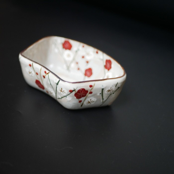 京焼・清水焼  小鉢　（紅白梅・扇形） 3枚目の画像