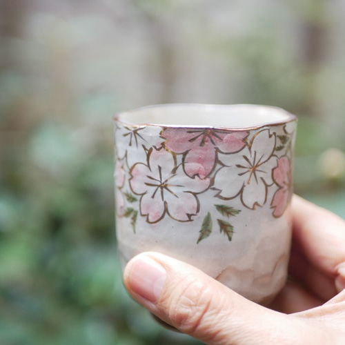 陶葊　京焼　オクシマ湯呑み　桜 京焼 清水焼 陶あん 色絵付け 玉湯呑（白地×桜) : 陶あんYahoo!店