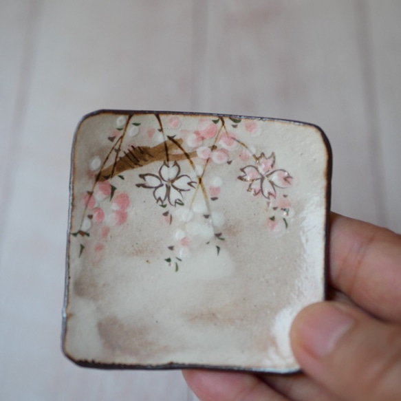 京焼・清水焼  ミニ小皿（枝垂れ桜　白・ピンク）陶器 1枚目の画像