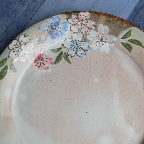 京焼・清水焼　色絵　五寸皿（桜・ピンクとブルー） 2枚目の画像