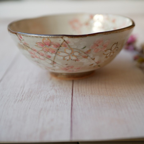 京焼・清水焼 色絵 ご飯茶碗 （枝垂れ桜 ピンクと白 サイズ 中