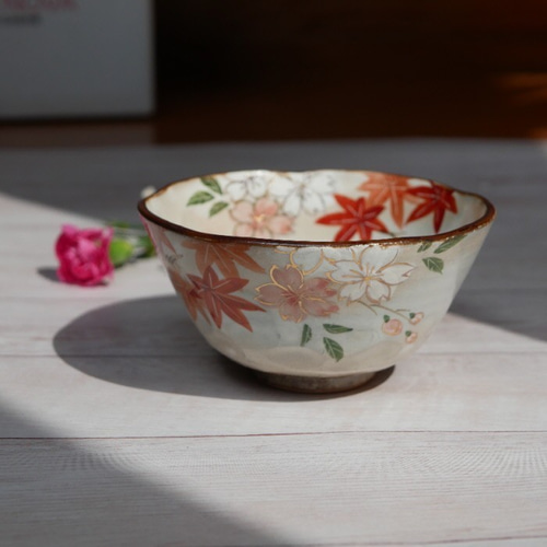 B202b  「雲錦流水 茶碗」京泉作　共布共箱　京東山　日吉窯　桜・紅葉・流水 B202b 「雲錦流水 茶碗」京泉作 共布共箱 京東山 日吉窯 桜