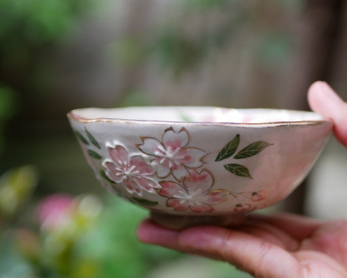 京焼・清水焼 ご飯茶碗 桜・イッチン・金彩 サイズ：中 茶碗・めし碗