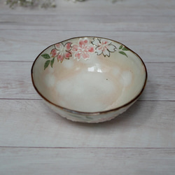 京焼・清水焼 ご飯茶碗　桜・イッチン・金彩　サイズ：中 6枚目の画像