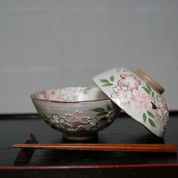 京焼・清水焼 ご飯茶碗　桜・イッチン・金彩　サイズ：中 10枚目の画像