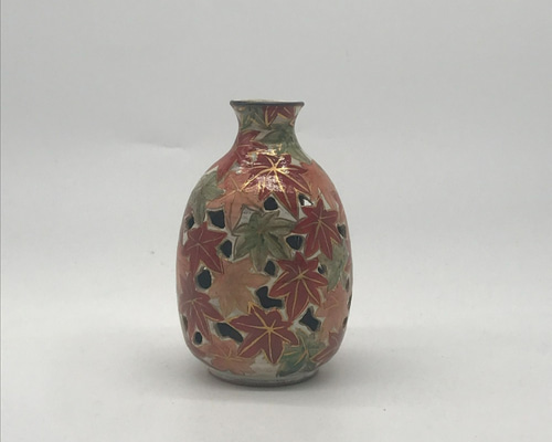 多色透かし彫り陶器花瓶 透かし彫りの花模様 陶磁器 花瓶 - メルカリ
