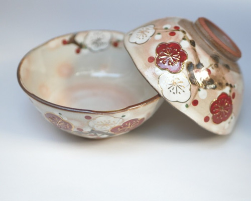 角福　金襴手　梅と蕪の図　茶碗 紅白梅 ご飯茶碗（大） イッチン 金彩 陶器 京焼 茶碗・めし碗