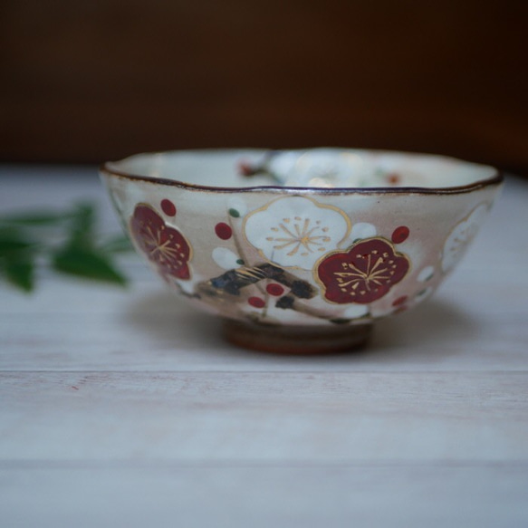 紅白梅　ご飯茶碗（中）　イッチン　金彩　陶器　京焼 3枚目の画像