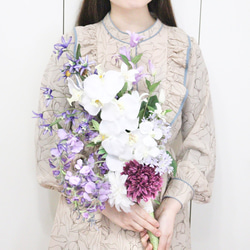 結婚式 和婚 和装前撮り ブライダル 胡蝶蘭と藤の花の豪華和風クラッチブーケ 1枚目の画像