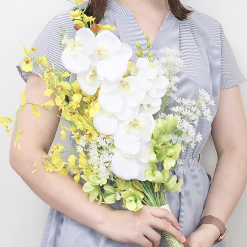 和婚 和装前撮り プレ花嫁 胡蝶蘭とオンシジュームの和風