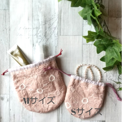 マーガレット刺繍のまんまる巾着　スモーキーピンク　Mサイズ 3枚目の画像