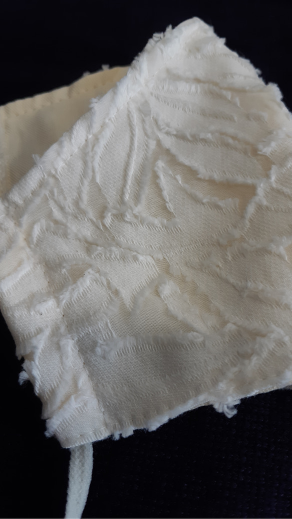 【新作】縫製屋の手作り立体マスク　　薄クリームフリンジレース 6枚目の画像