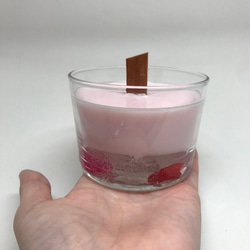 ローズの香りピンクのグラスキャンドル 2枚目の画像
