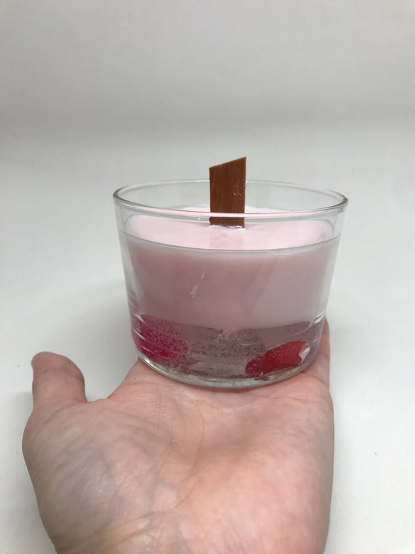 ローズの香りピンクのグラスキャンドル 2枚目の画像