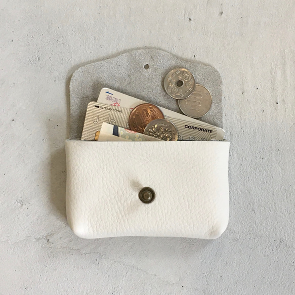 牛縮水皮革和牛地板絲絨製成的緊湊型錢包 [摩卡咖啡] 第5張的照片