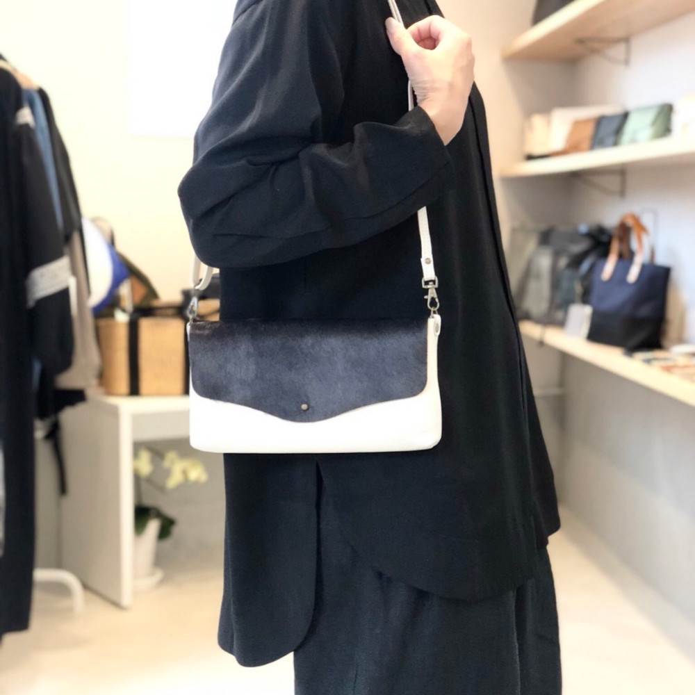 レザーと毛皮のスタッズショルダーバッグ　ジャンク 楽天市場】J&M DAVIDSON ショルダーバッグ CARTE POSTAL WITH
