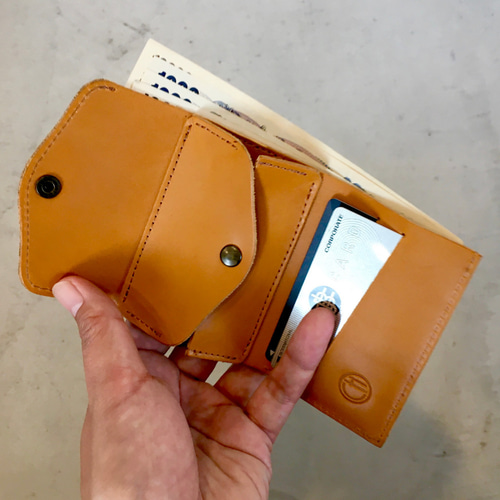 栃木レザー ヌメ革の三つ折コンパクト財布 選べる無料or有料刻印