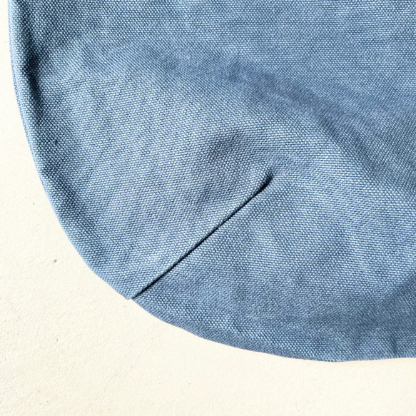 バイオウォッシュ6号帆布と極厚オイルヌメの丸型トートバッグ　L-size【ブルー】 6枚目の画像
