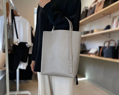 2025再販』2WAYハンドル 牛シュリンクレザーのトートバッグ