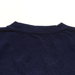 【送料無料】エイジングブルー　レザーパッチ付インディゴ天竺のVネックTシャツ[Mサイズ] 7枚目の画像