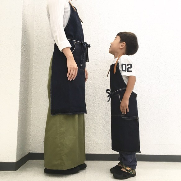 【子供用】バイオウォッシュ14.7ozシャトル織機デニムと極厚オイルヌメのエプロン【インディゴ】