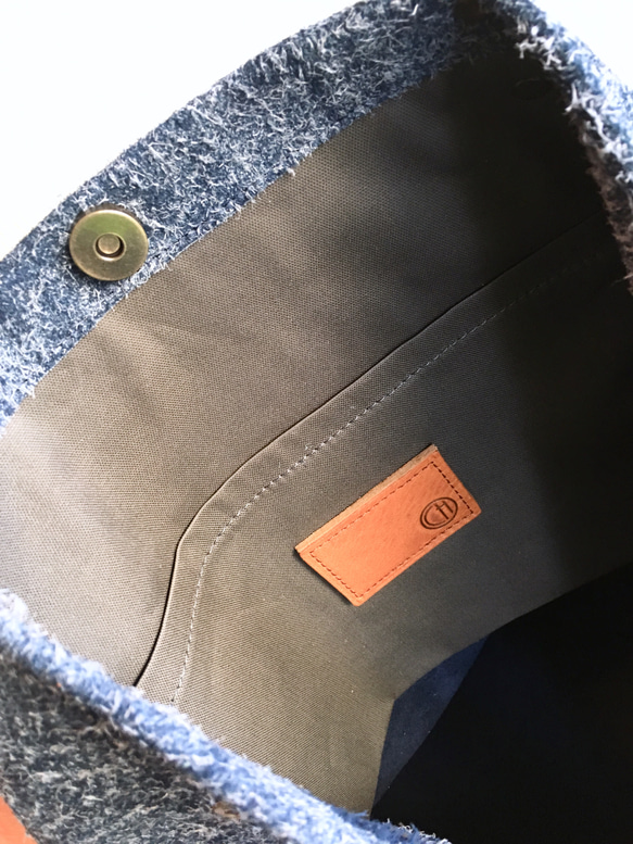 新顏色“真正的皮革”安哥拉絲絨和超厚油Nume圓形手提袋[海軍] 第4張的照片