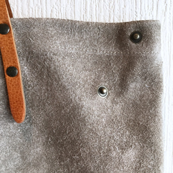 新顏色“真正的皮革”安哥拉絲絨和超厚油頸圓形托特包[米色] 第3張的照片