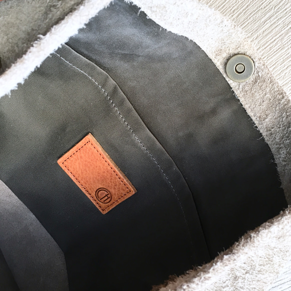 新顏色“真正的皮革”安哥拉絲絨和超厚油頸圓形托特包[米色] 第4張的照片