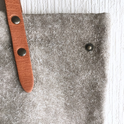“真正的皮革”安哥拉絲絨和超厚油麻布圓形手提袋S尺寸[米色] 第7張的照片