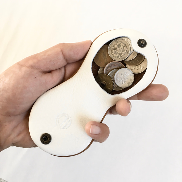 牛縮皮殼型硬幣盒雙色 [棕色 x 白色] 第2張的照片
