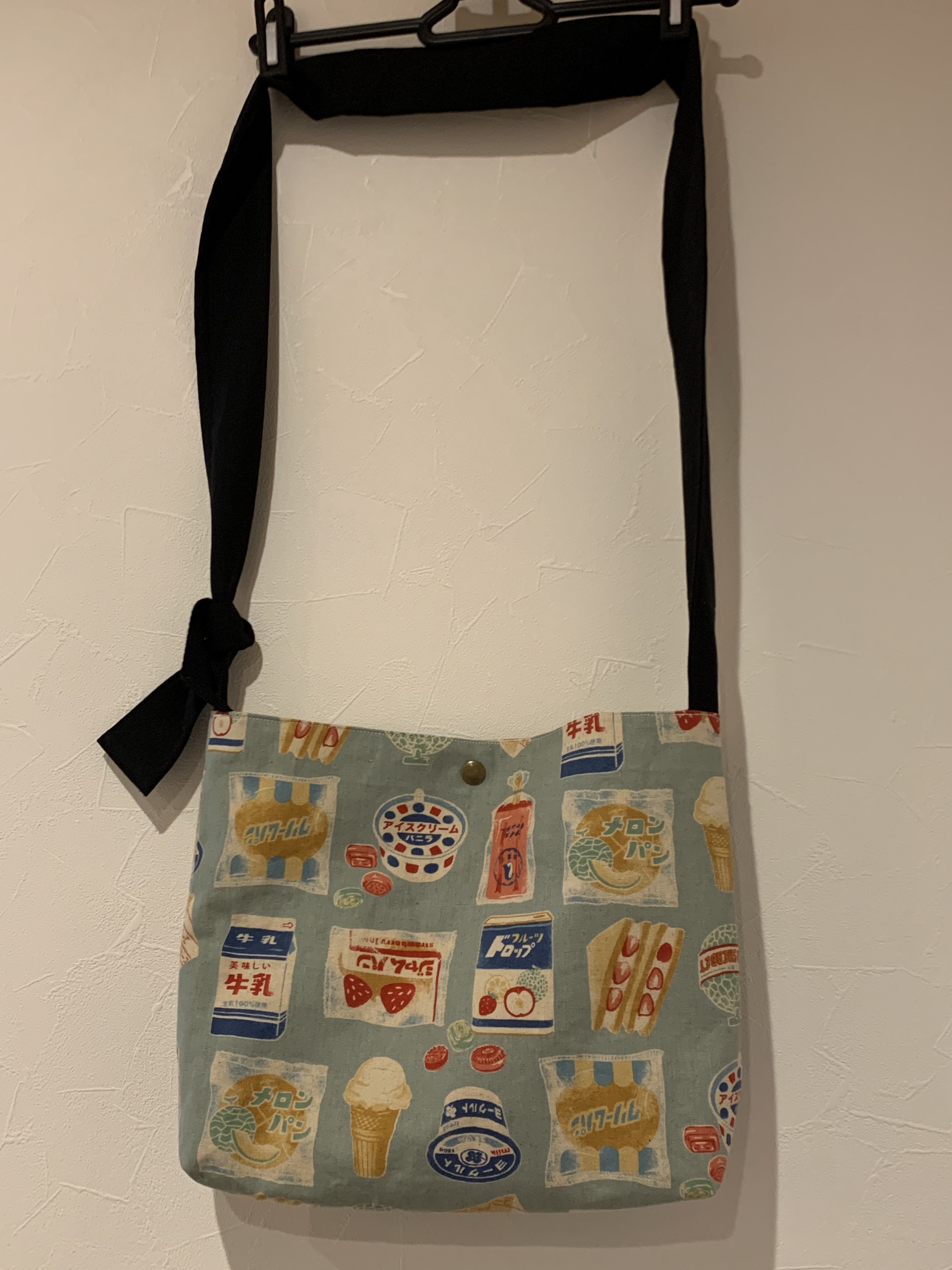 ボタンおはなの刺繍バッグ(ナチュラル) トートバッグ kawazoe