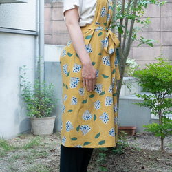 黄色の花柄エプロン-同じ柄のマスク付き-京都の縫製師手作り 1枚目の画像
