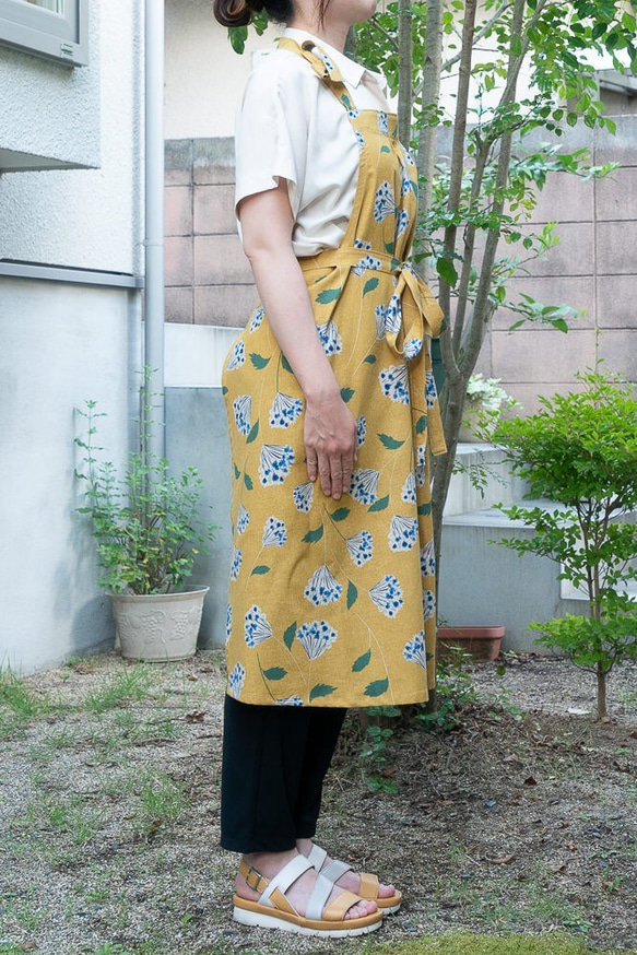 黄色の花柄エプロン-同じ柄のマスク付き-京都の縫製師手作り 1枚目の画像
