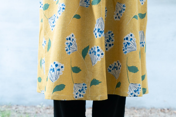 黄色の花柄エプロン-同じ柄のマスク付き-京都の縫製師手作り 3枚目の画像